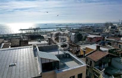 FATİH'TE DENİZ MANZARALI 320 M2 NET SATILIK KOMPLE BİNA