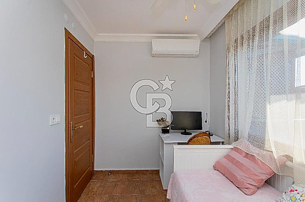 Foça İsmetpaşa'da Satılık Havuzlu Müstakil Villa