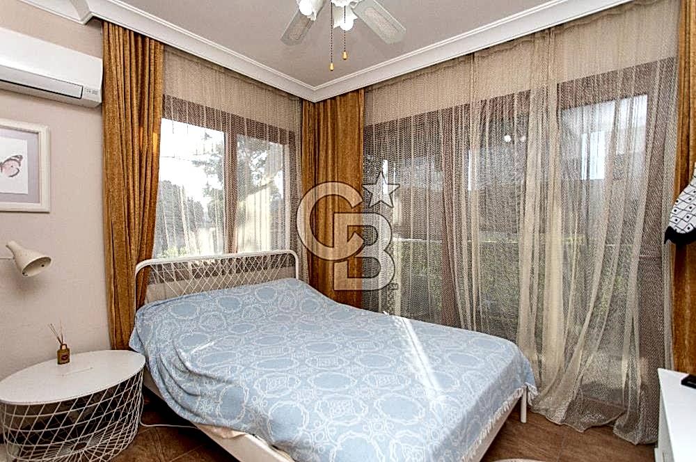Foça İsmetpaşa'da Satılık Havuzlu Müstakil Villa