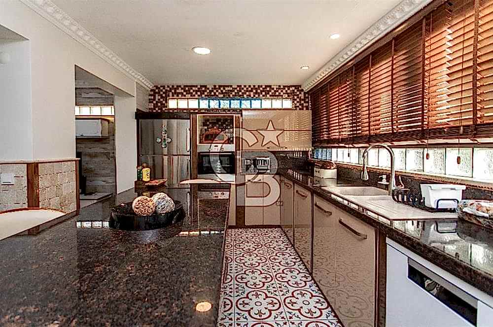 Foça İsmetpaşa'da Satılık Havuzlu Müstakil Villa