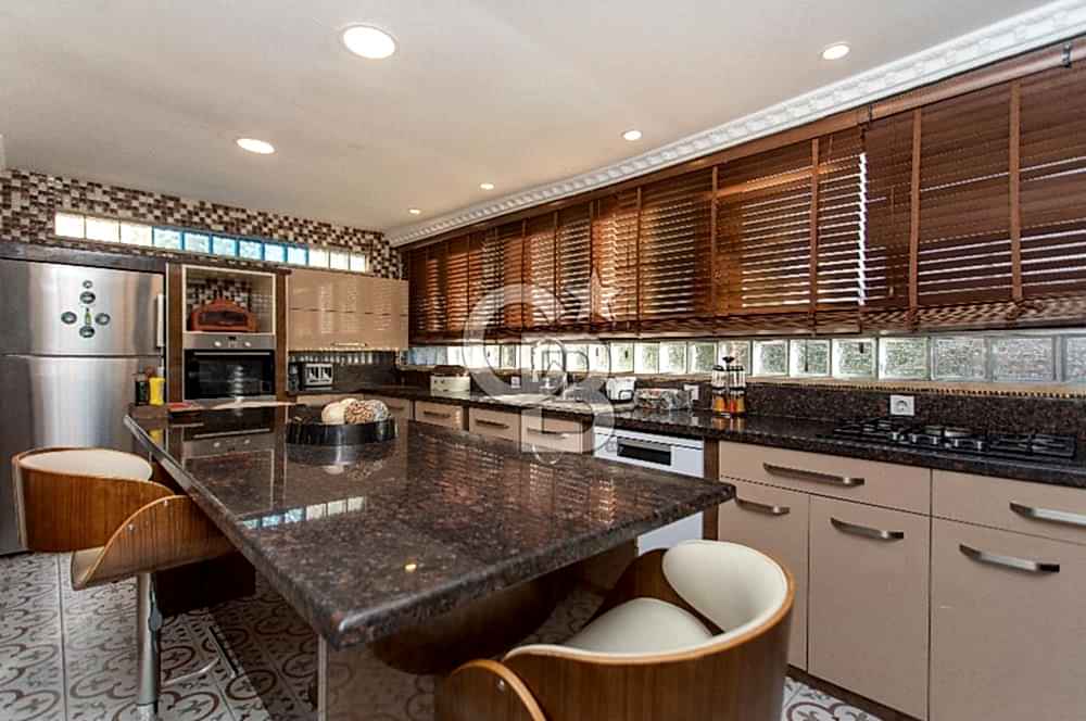 Foça İsmetpaşa'da Satılık Havuzlu Müstakil Villa