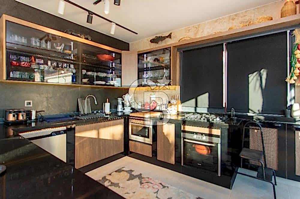 Foça İsmetpaşa'da Satılık Havuzlu Müstakil Villa