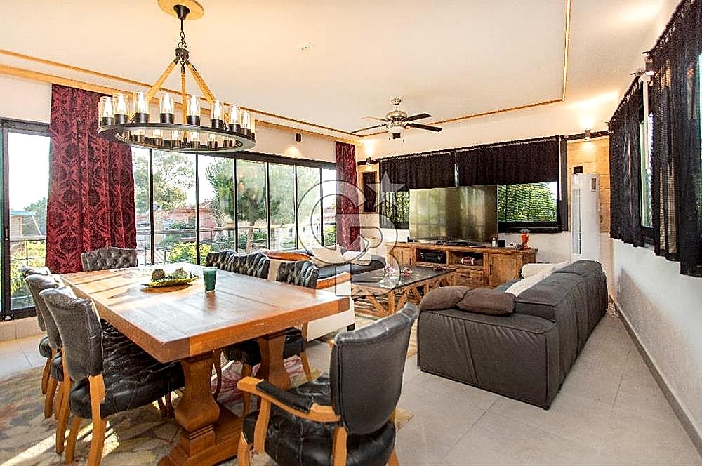 Foça İsmetpaşa'da Satılık Havuzlu Müstakil Villa