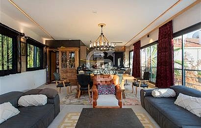 Foça İsmetpaşa'da Satılık Havuzlu Müstakil Villa