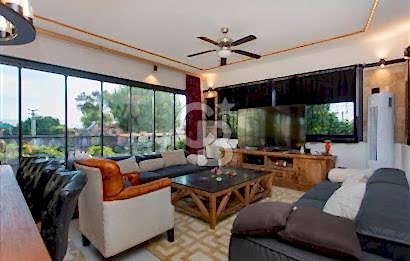 Foça İsmetpaşa'da Satılık Havuzlu Müstakil Villa