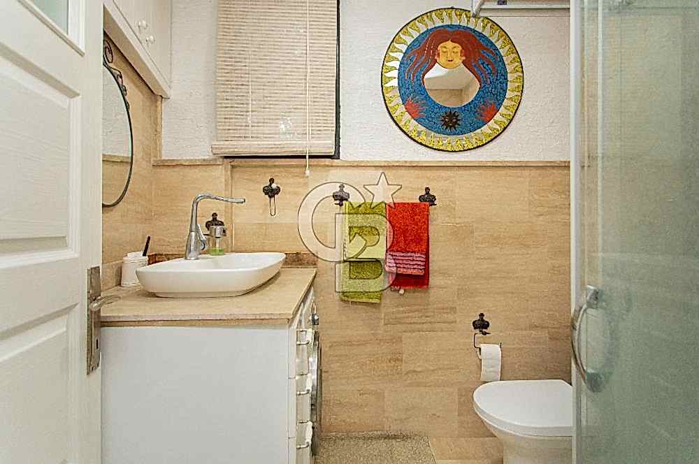 Foça İsmetpaşa'da Satılık Havuzlu Müstakil Villa