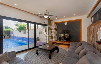 Foça İsmetpaşa'da Satılık Havuzlu Müstakil Villa