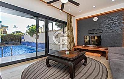 Foça İsmetpaşa'da Satılık Havuzlu Müstakil Villa