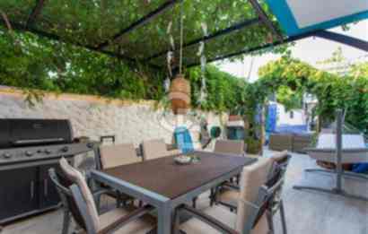 Foça İsmetpaşa'da Satılık Havuzlu Müstakil Villa