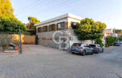 Foça İsmetpaşa'da Satılık Havuzlu Müstakil Villa