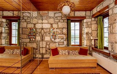 Foça'da Satılık Restorasyonlu Masrafsız Taş Ev