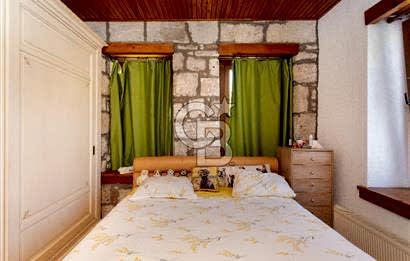Foça'da Satılık Restorasyonlu Masrafsız Taş Ev