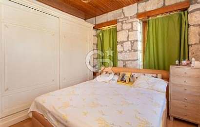 Foça'da Satılık Restorasyonlu Masrafsız Taş Ev