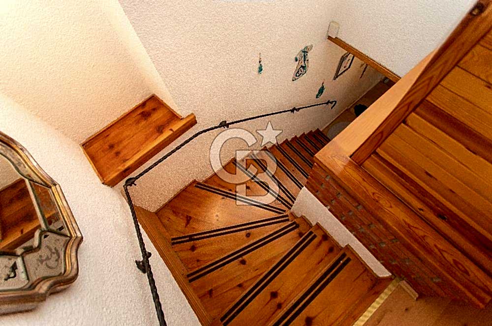 Foça'da Satılık Restorasyonlu Masrafsız Taş Ev