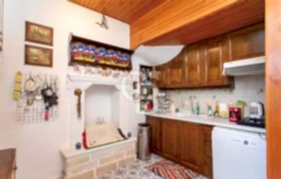 Foça'da Satılık Restorasyonlu Masrafsız Taş Ev