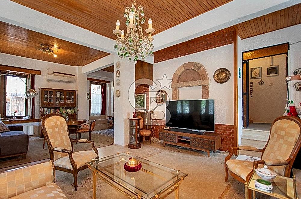 Foça'da Satılık Restorasyonlu Masrafsız Taş Ev