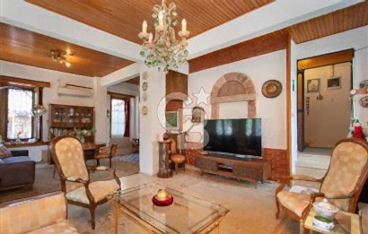 Foça'da Satılık Restorasyonlu Masrafsız Taş Ev