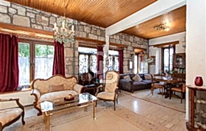 Foça'da Satılık Restorasyonlu Masrafsız Taş Ev