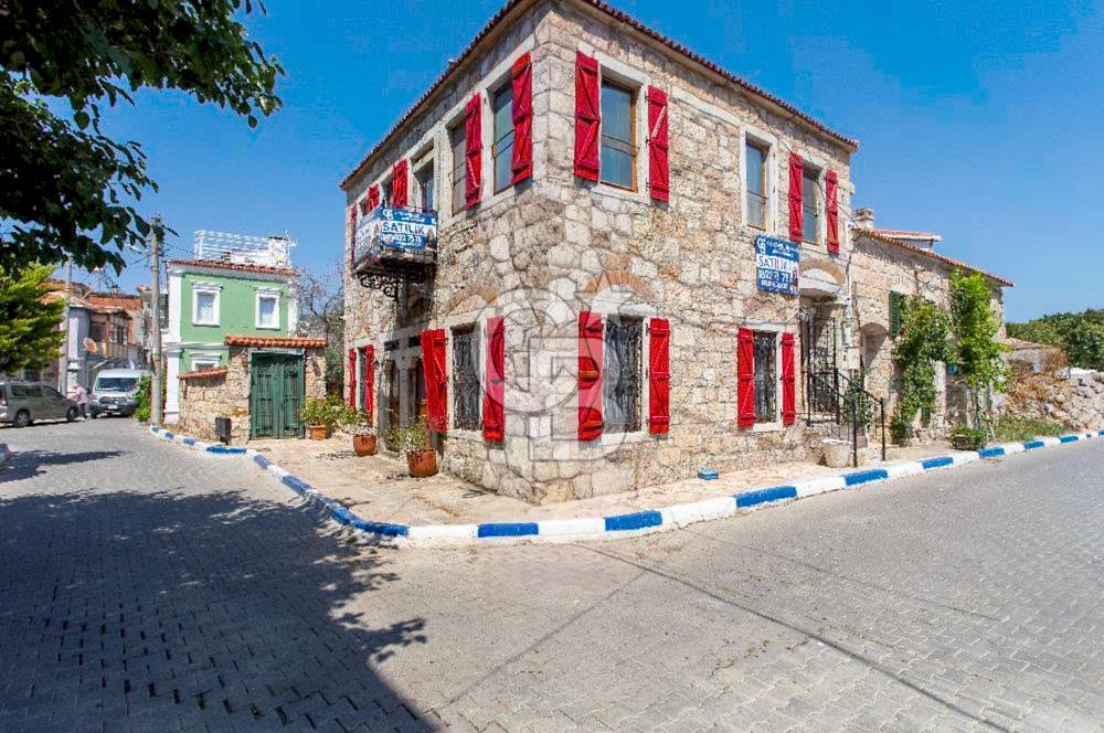 Foça'da Satılık Restorasyonlu Masrafsız Taş Ev