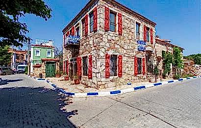 Foça'da Satılık Restorasyonlu Masrafsız Taş Ev