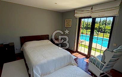 ÇATALCA DA 9 DÖNÜM PRESTİJLİ EŞSİZ HAVUZLU VİLLA