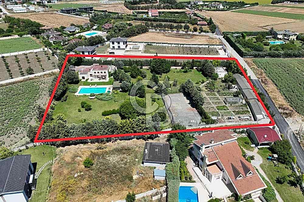 ÇATALCA DA 9 DÖNÜM PRESTİJLİ EŞSİZ HAVUZLU VİLLA