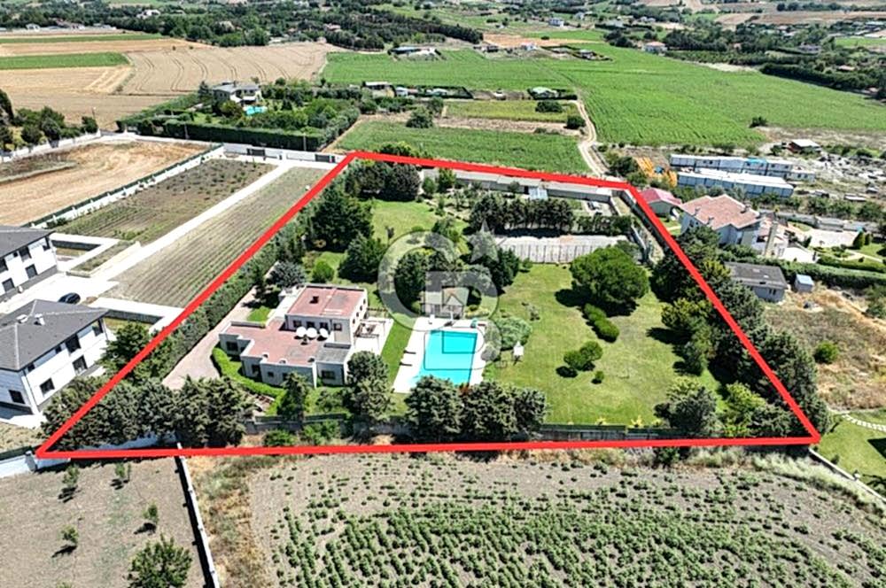 ÇATALCA DA 9 DÖNÜM PRESTİJLİ EŞSİZ HAVUZLU VİLLA