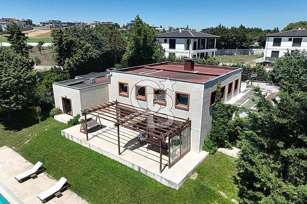 ÇATALCA DA 9 DÖNÜM PRESTİJLİ EŞSİZ HAVUZLU VİLLA