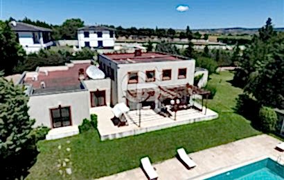 ÇATALCA DA 9 DÖNÜM PRESTİJLİ EŞSİZ HAVUZLU VİLLA