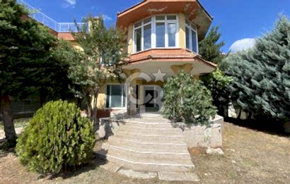 ARNAVUTKÖY YEŞİLBAYIR MAHALLESİNDE DOĞA İÇİNDE SATILIK 4+1 VİLLA