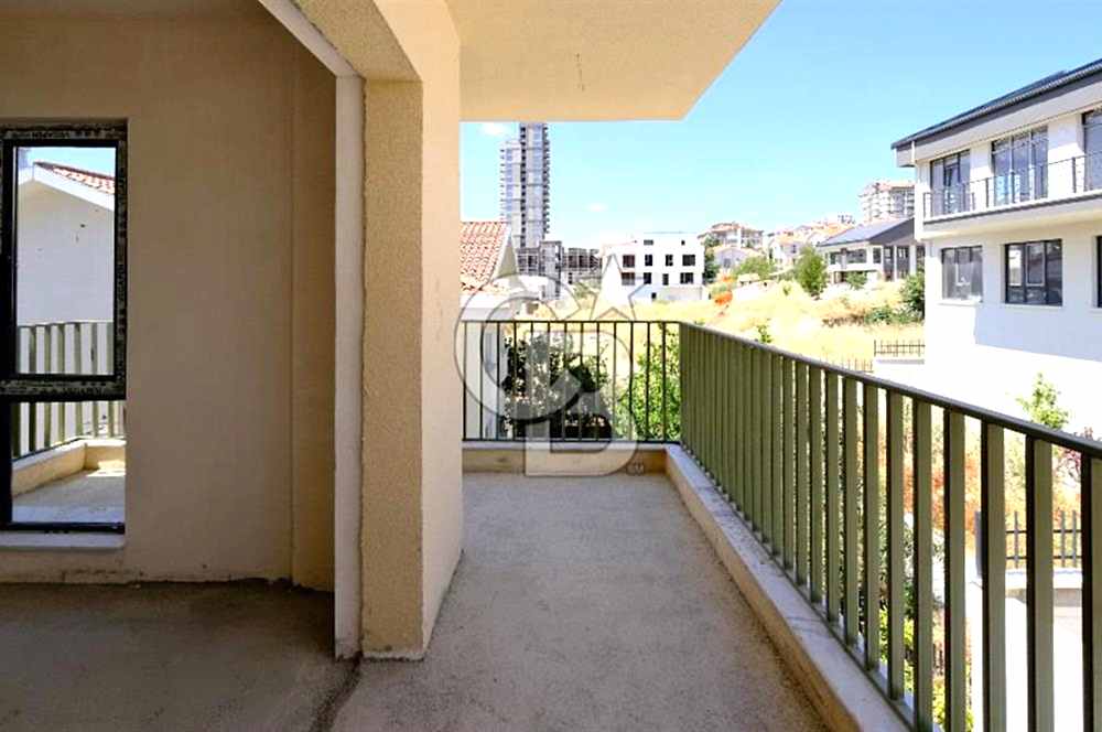 YAŞAMKENT BORUSAN, ELMAR TOWERS KARŞISI SATILIK VİLLA (İŞ YERİ)